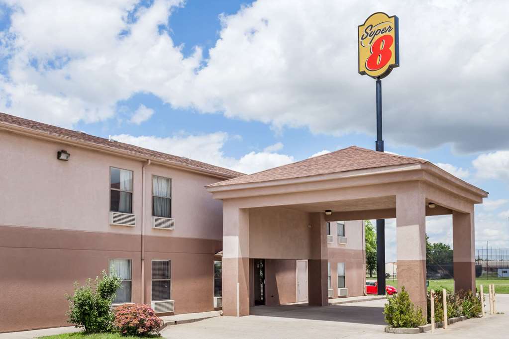 Super 8 by Wyndham Harrisburg in Harrisburg, United States