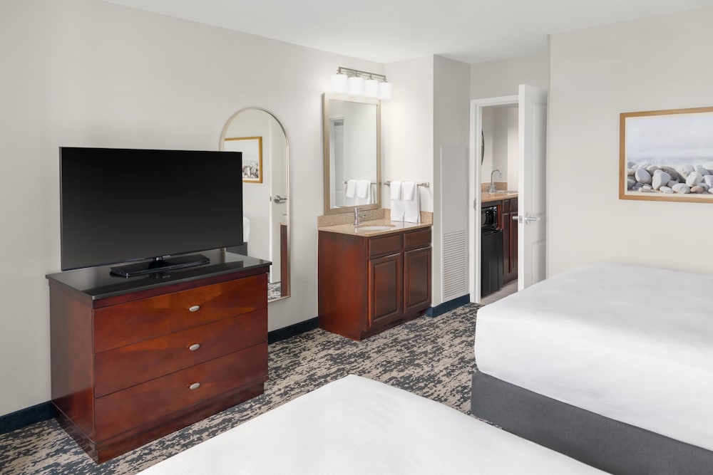 Embassy Suites by Hilton Fort Myers Estero - photo 10