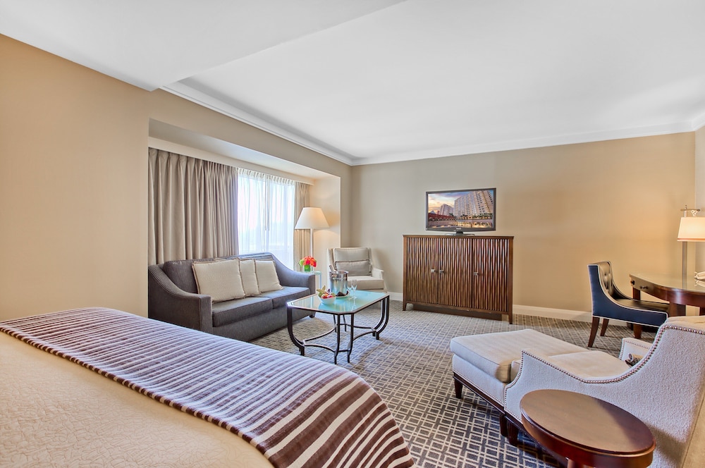 Omni Los Angeles Hotel at California Plaza - photo 21