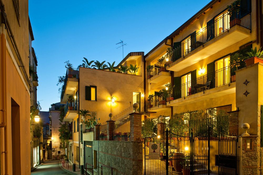 Residence Degli Agrumi — 4-Star Luxury Hotel in Taormina, Italy