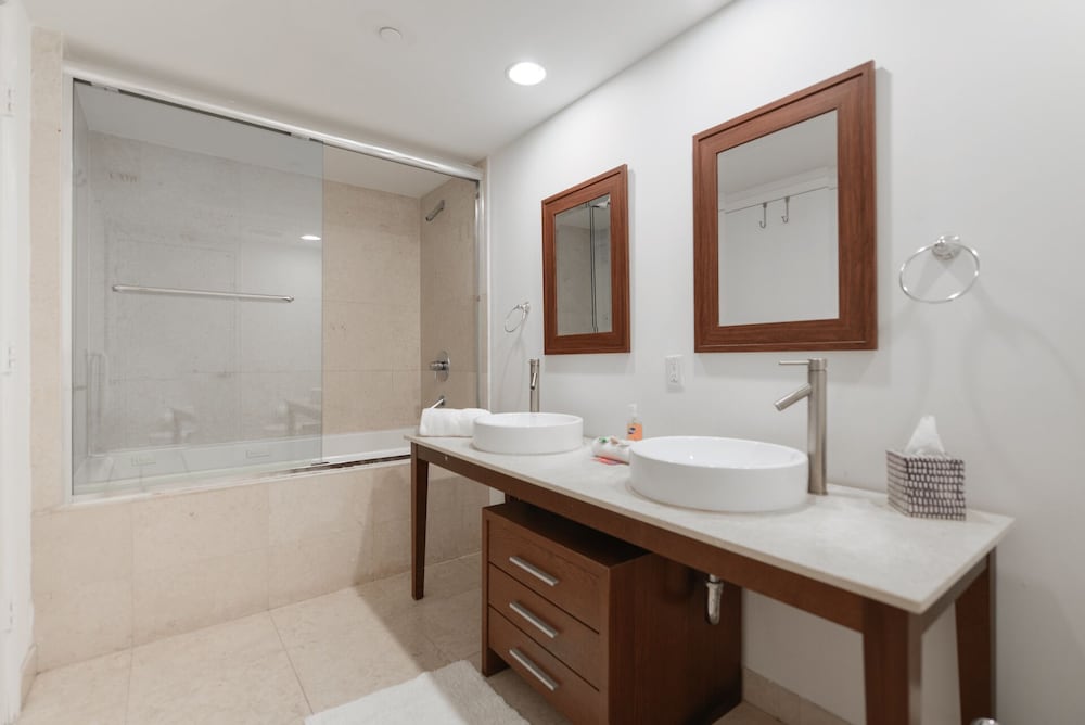 Icon Tower 3 - photo 18