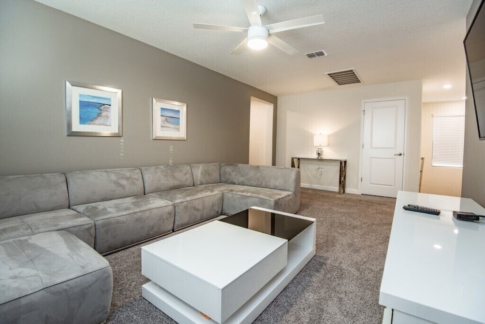 6 Bdrm 5 Bath in Solterra Resort - photo 15