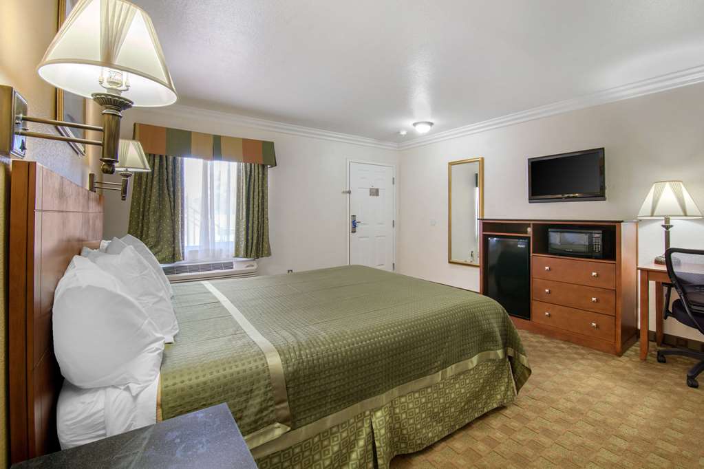 Rodeway Inn Adelanto US 395 - photo 10