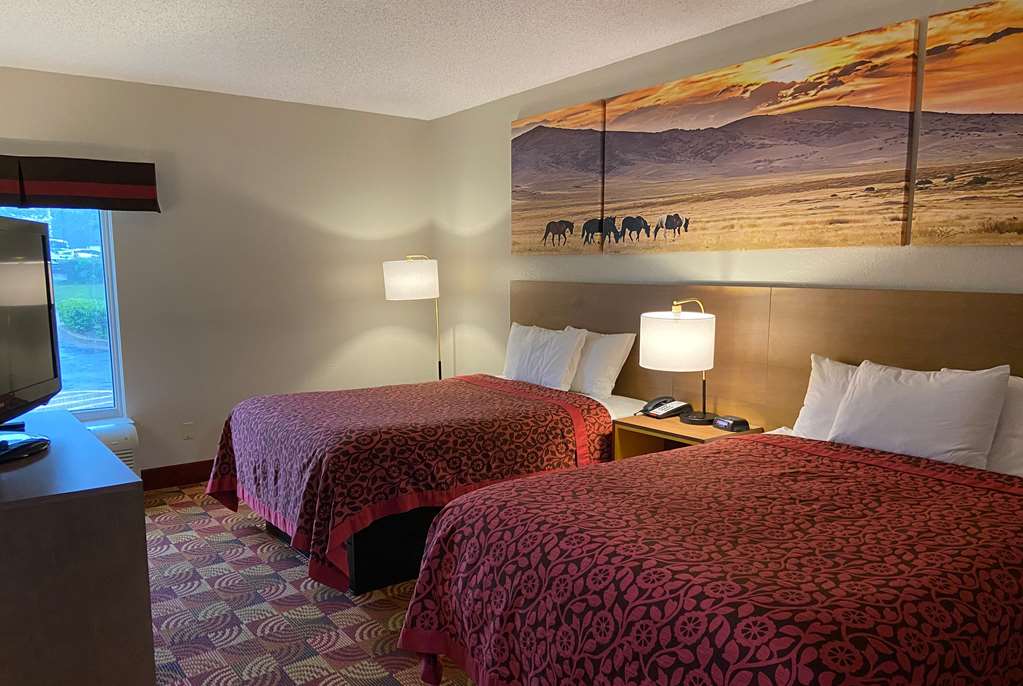 Days Inn & Suites by Wyndham Ridgeland - photo 13