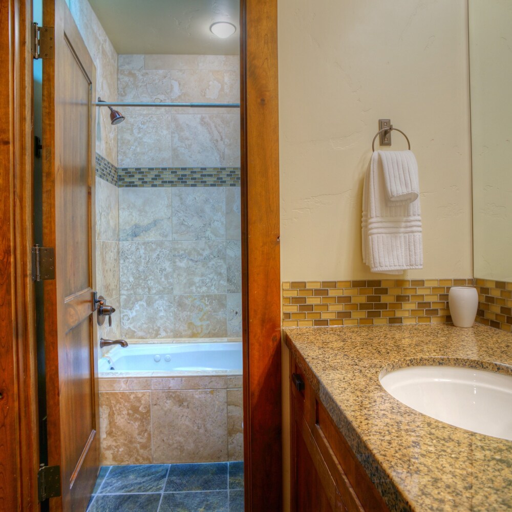 Abode at Town Lift - photo 11