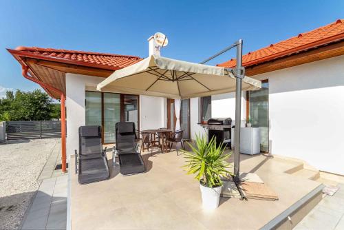 Holiday home in Buzsak Südtransdanubien 43397 — 4-Star Luxury Hotel in Balatonfenyves, Hungary