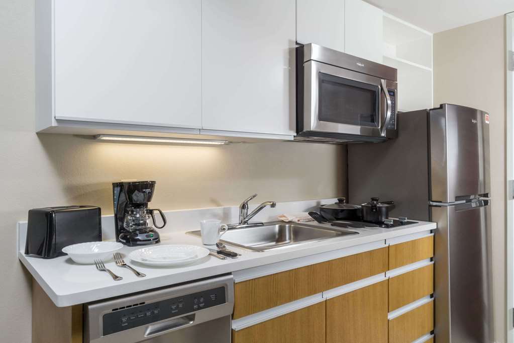 Hawthorn Suites by Wyndham Wheeling at the Highlands - photo 17