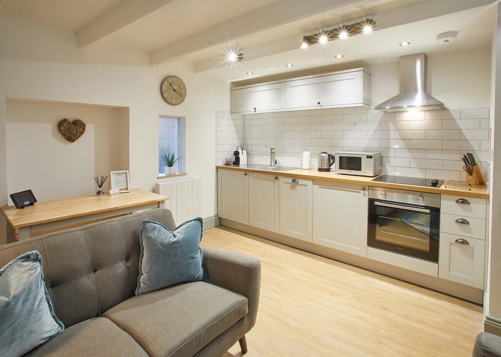 Host & Stay Threadneedle Cottage