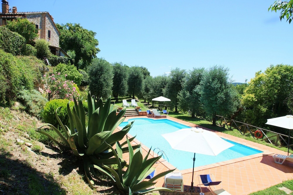 Podere Agrituristico Luchiano — 4-Star Luxury Hotel in Amelia, Italy