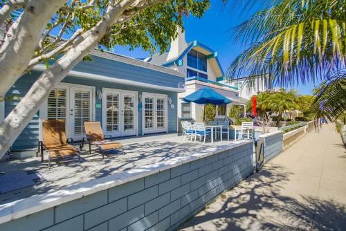 Luxury summer house feet from bay & ocean patios — 4-Star Luxury Hotel in San Diego, United States