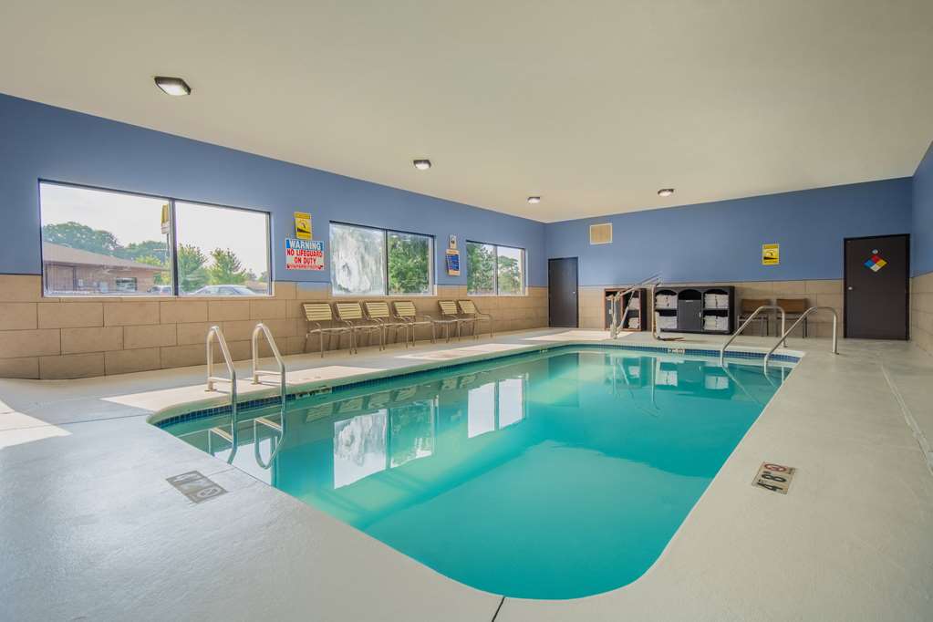 Days Inn & Suites by Wyndham Waterloo - photo 8