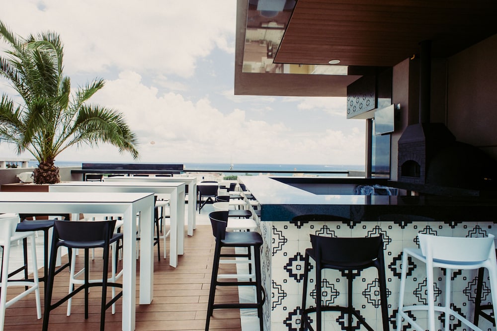 Poolside bar
