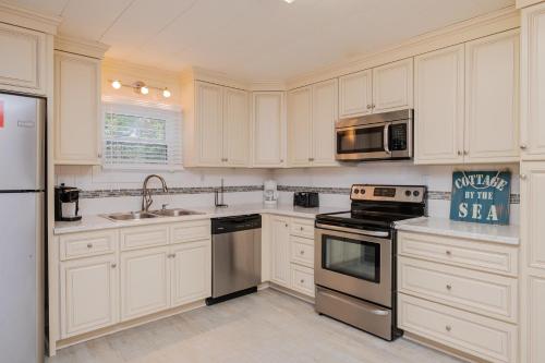 Bill's Place by Oak Island Accommodations - photo 22