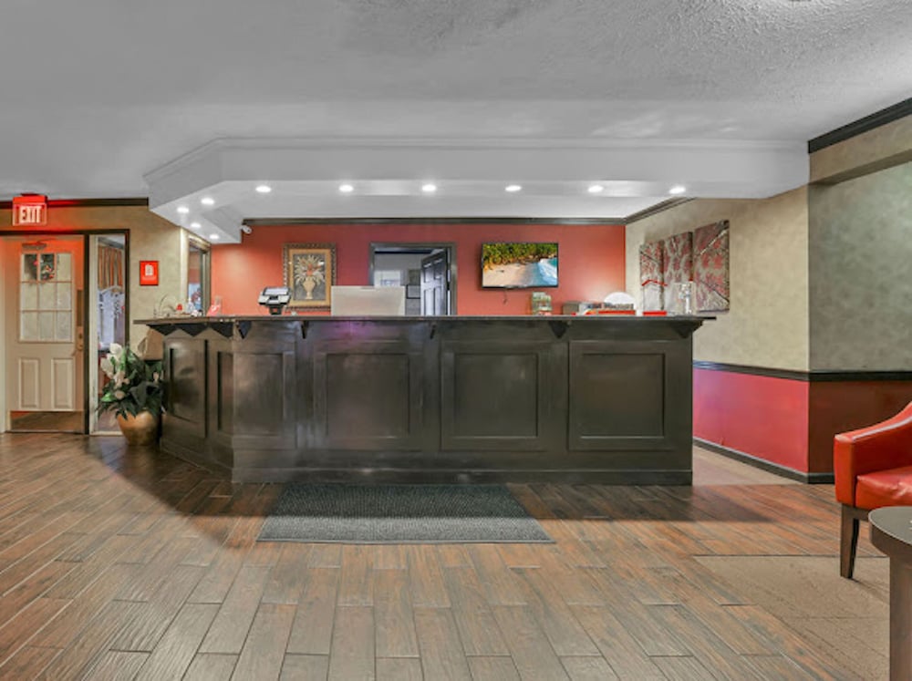 Red Roof Inn Uhrichsville - photo 5