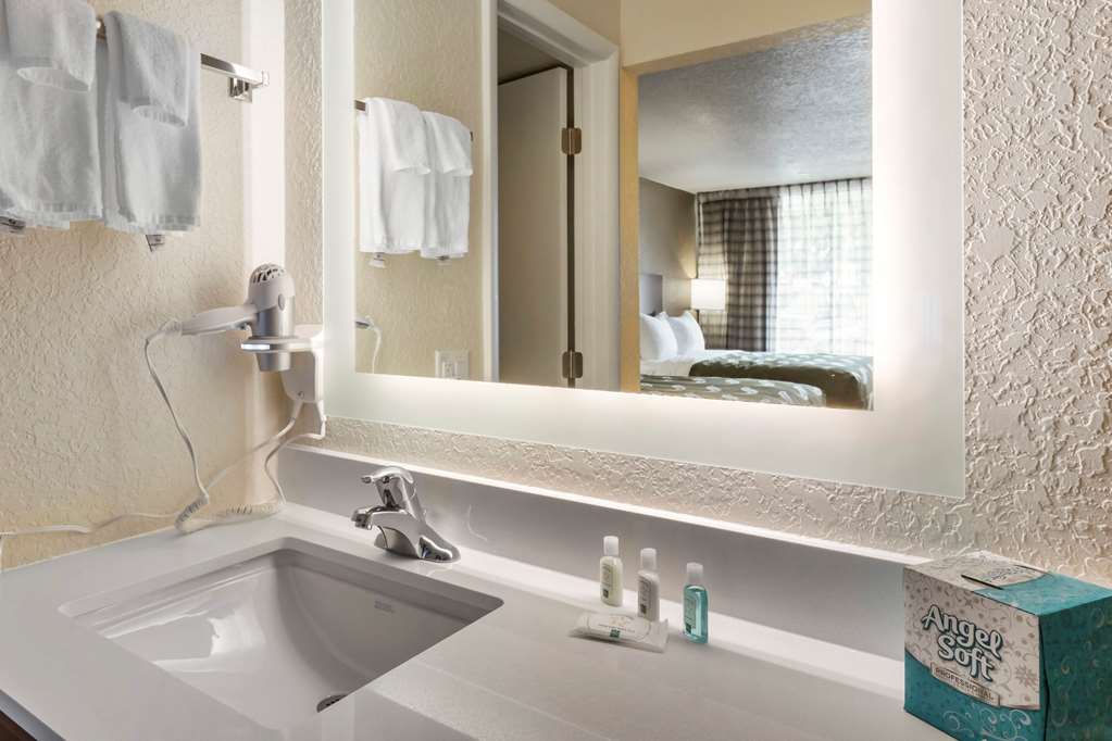 Quality Inn Saint Petersburg North Tampa Bay - photo 30