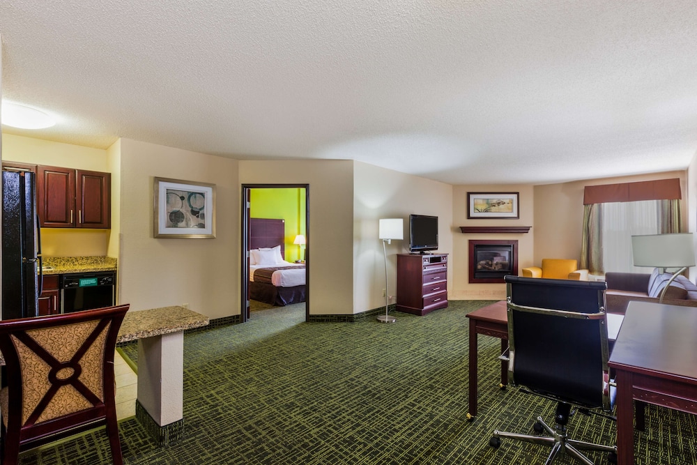 Staybridge Suites Cedar Rapids North by IHG - photo 7
