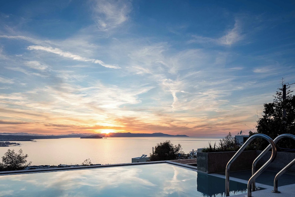 Omnia Villas — 4-Star Luxury Hotel in Chania, Greece