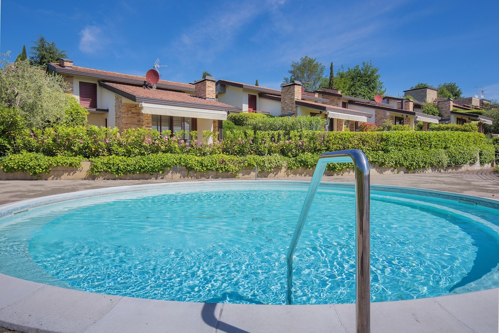 Marina Loft — 4-Star Luxury Hotel in Moniga Del Garda, Italy