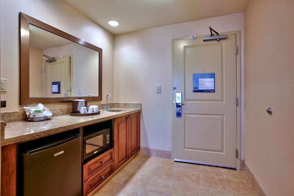 Hampton Inn & Suites Scottsdale at Talking Stick - photo 30