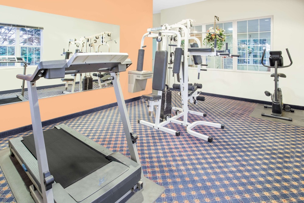 Microtel Inn & Suites by Wyndham Fond Du Lac - photo 17