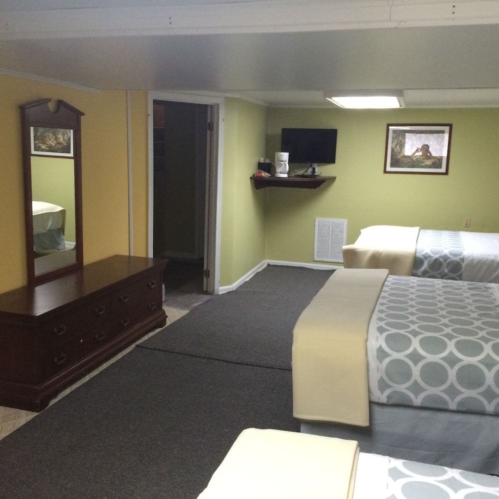 Dixie Plaza Hotel - photo 10