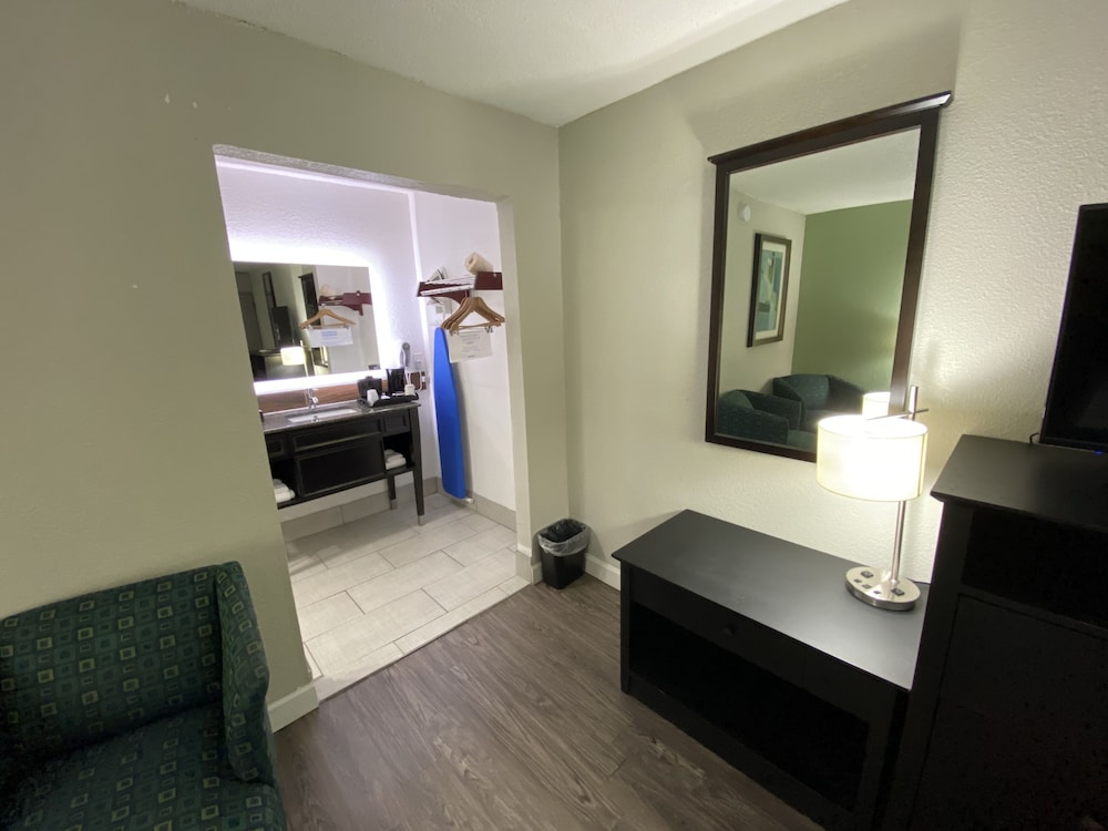 Lx Hotel Powered by ACW Circle - photo 17