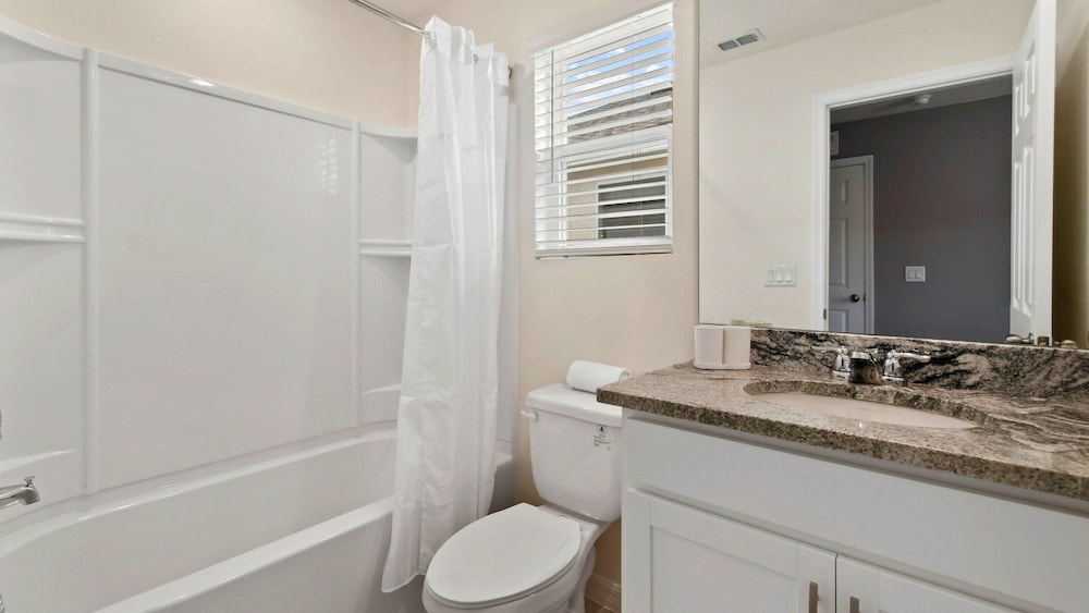 Disney Getaway: Pool Spa & Lake Views - photo 23