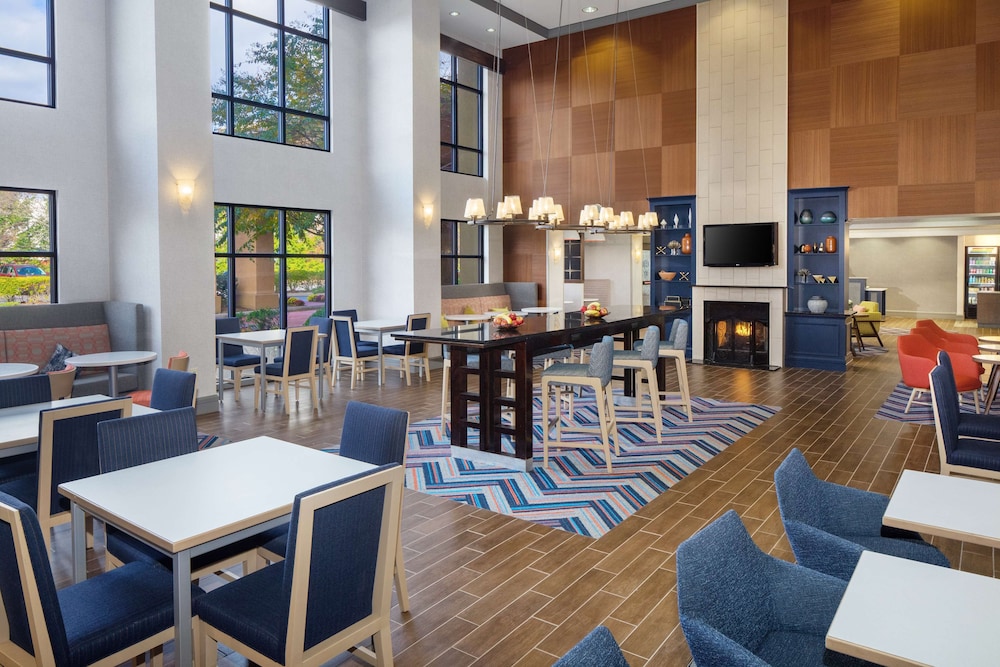 Hampton Inn Garden City Long Island - photo 2