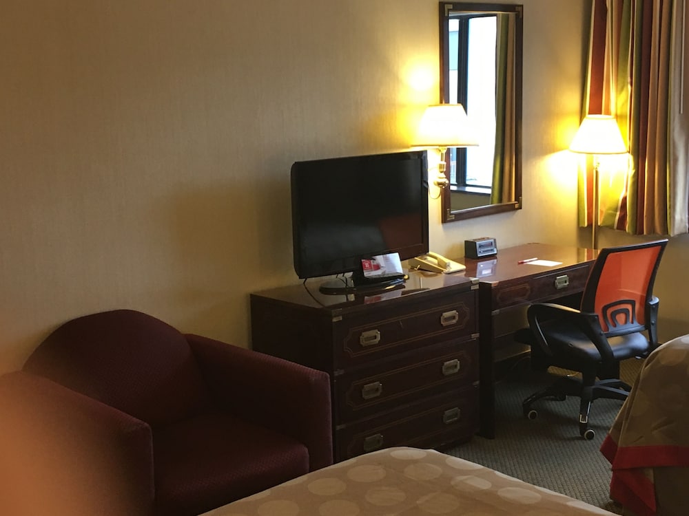 Ramada Portland Airport - photo 24