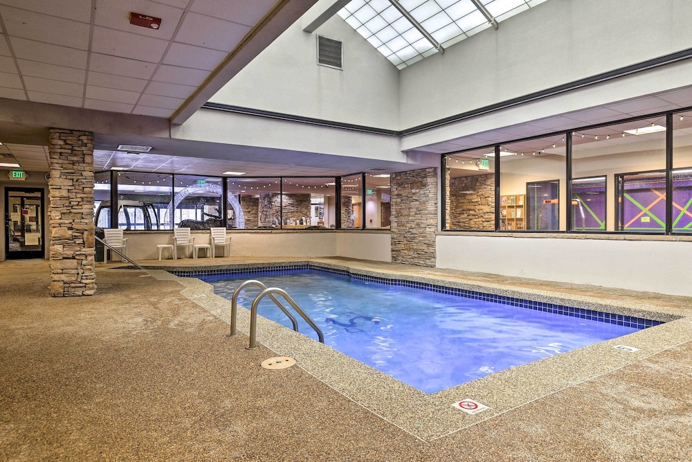 Mtn Condo w Ski Locker & Pools 3 Mi to Resort - photo 18