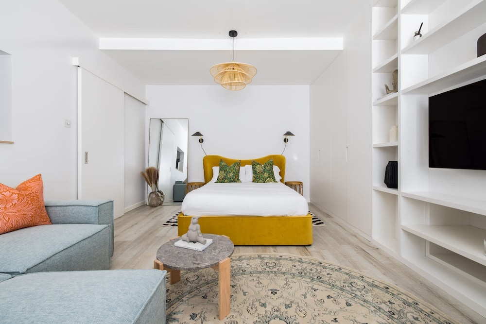Light filled Studio with AC Earl's Court — 4-Star Luxury Hotel in London, United Kingdom