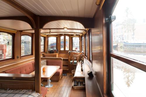 Salonboot de Wending - carbon neutral hotel in Groningen