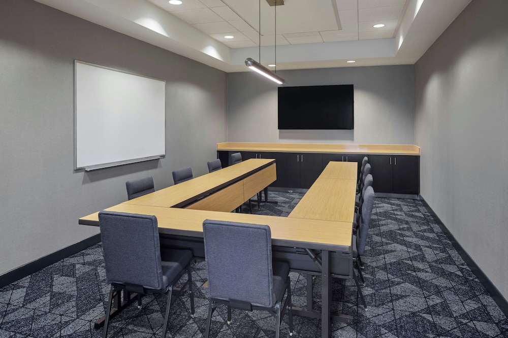 Courtyard by Marriott Long Beach Airport - photo 48
