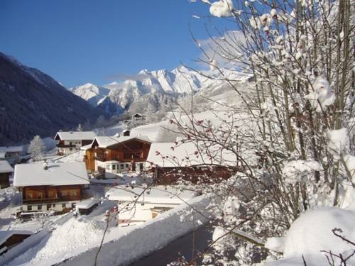 Der Ortnerhof Hotel & Reiterhof — hotel in Praegraten