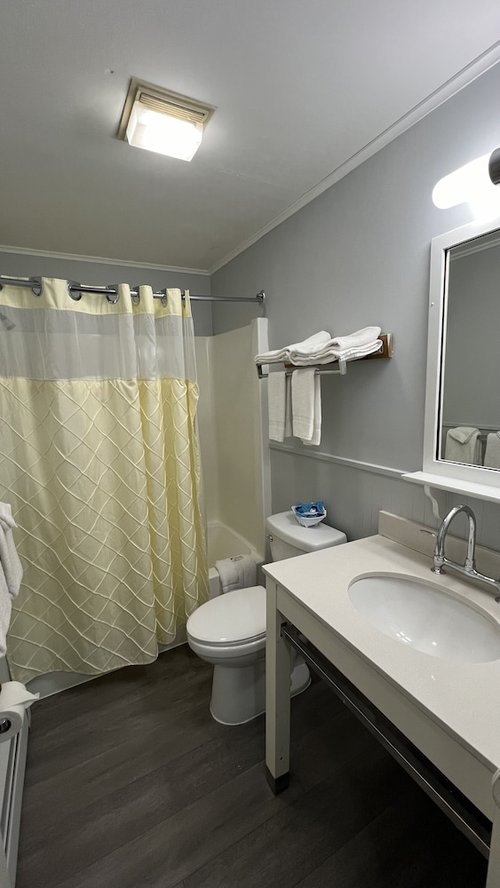 Travelodge by Wyndham Lincoln Near White Mountain - photo 19