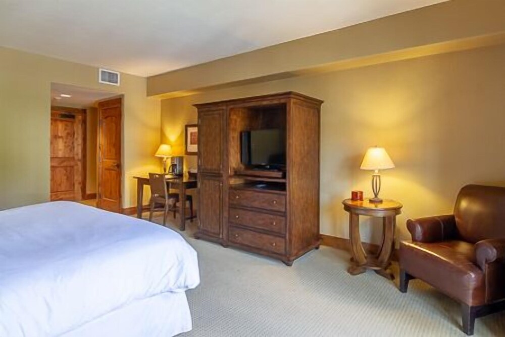 Lodge King 308 1 Br Hotel Room - carbon neutral hotel in Cascade