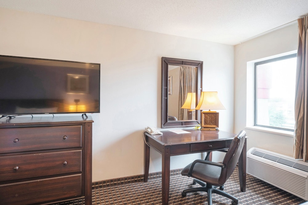 Rodeway Inn Houston North Greenspoint Houston TX - photo 27
