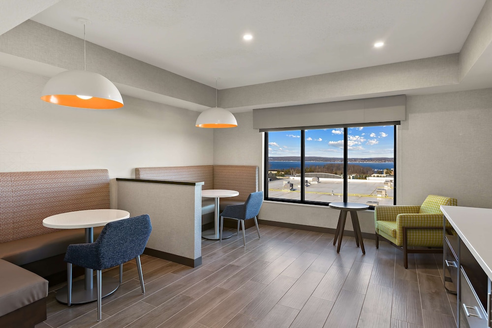 Hampton Inn & Suites by Hilton Petoskey - photo 61