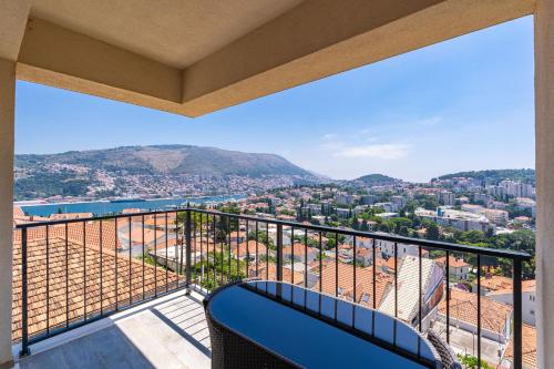 The Panoramic View Penthouse Apartment Sweet Petite
