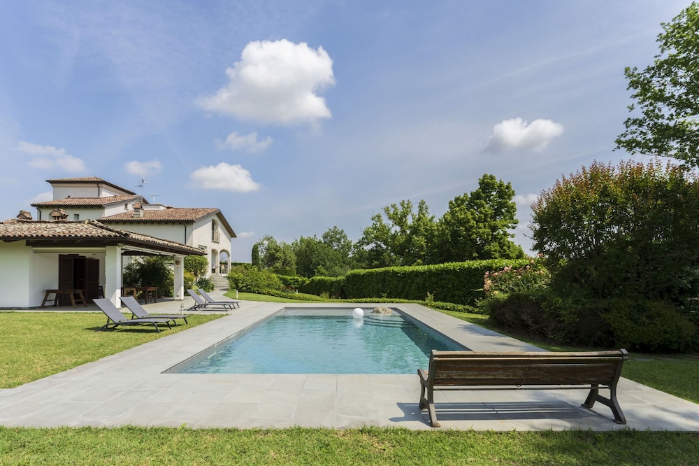 Casa Del Marchese Castell Arquato — 4-Star Luxury Hotel in Castell'arquato, Italy