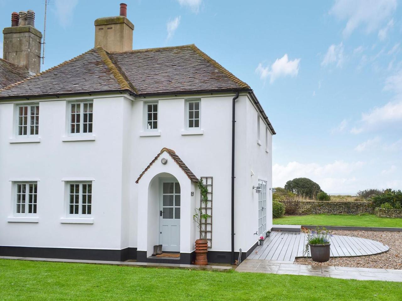 Violet Cottage — 4-Star Luxury Hotel in Deal, United Kingdom