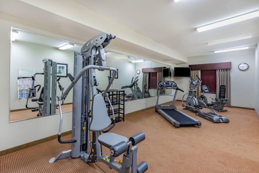 Baymont by Wyndham Victoria - photo 16