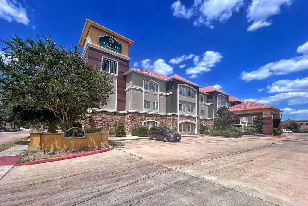 La Quinta Inn & Suites by Wyndham Houston Energy Corridor - photo 2