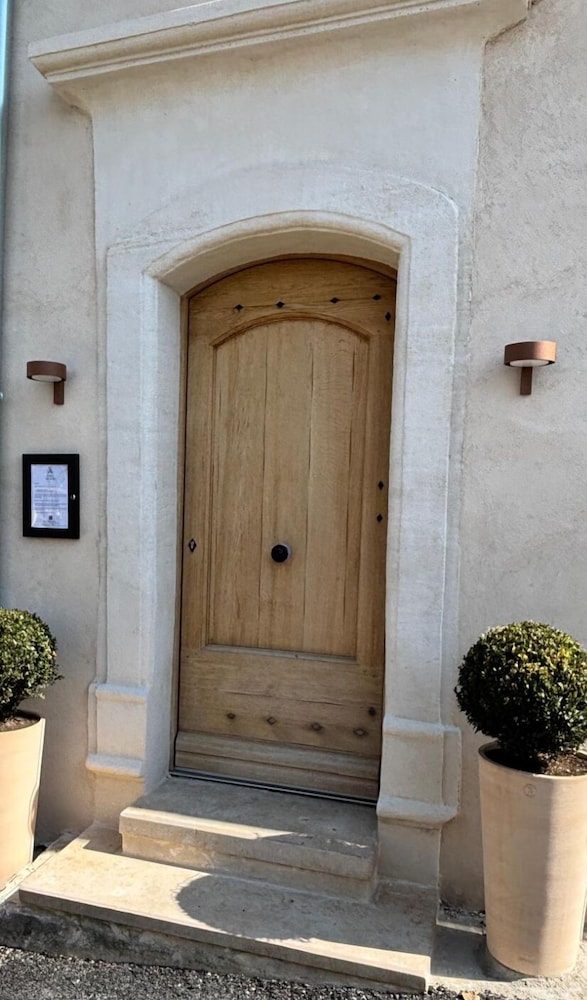 La Maison des Jardins — 4-Star Luxury Hotel in Beaumes-De-Venise, France