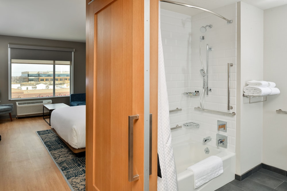 Four Points by Sheraton Kansas City Olathe - photo 10