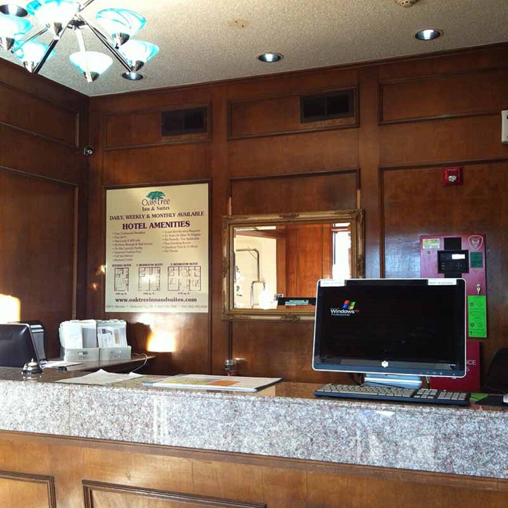 Oaktree Inn and Suites - photo 2
