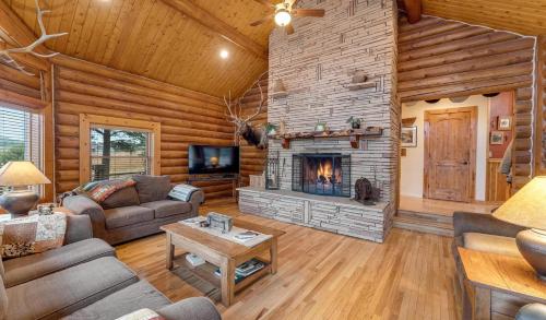 Cozy Custom Cabin In The Pines Williams AZ — 4-Star Luxury Hotel in Williams, United States
