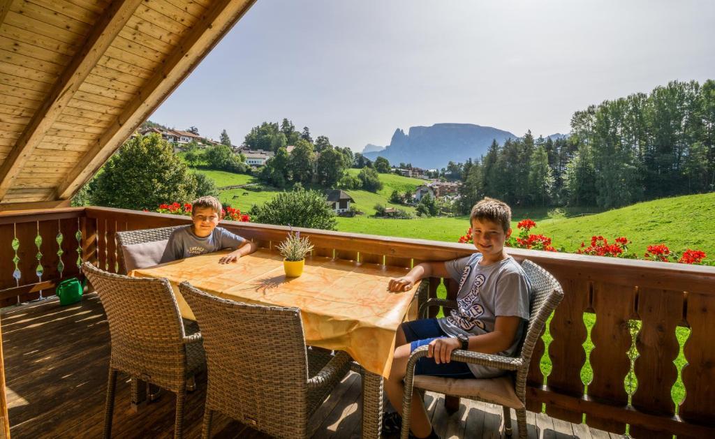 Appartments Neuhof — 4-Star Luxury Hotel in Collalbo, Italy