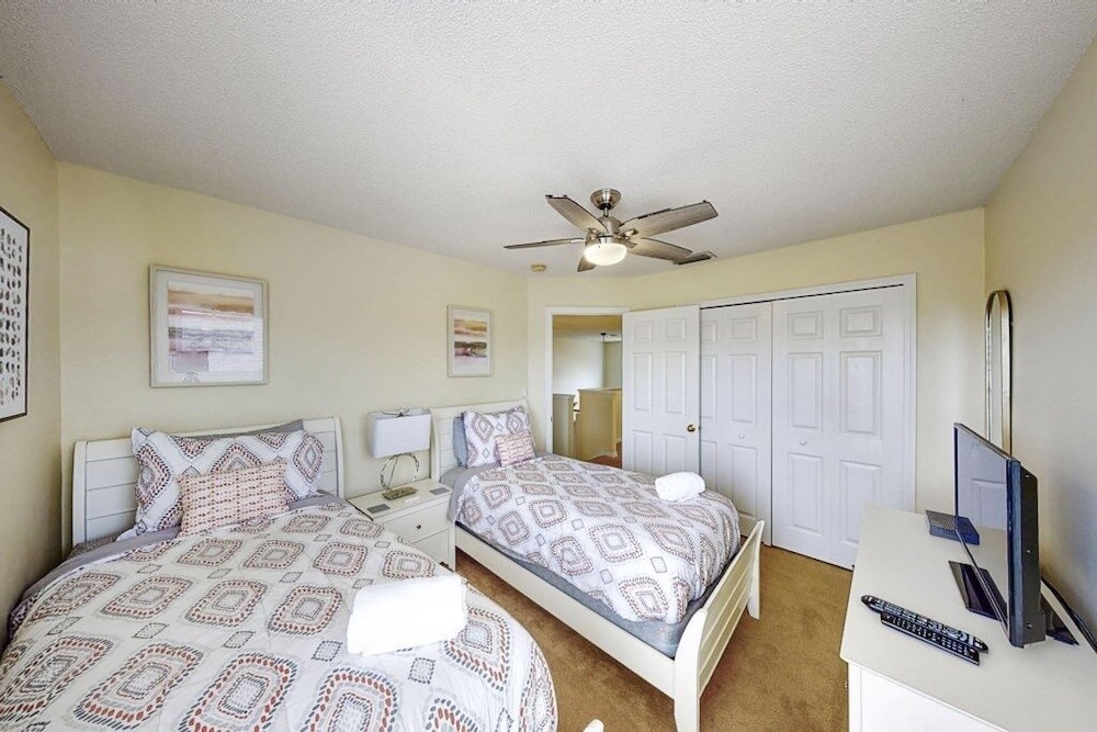 William's Lake Berkley Resort Vacation Home 5 Bedroom Home by Redawning - photo 13