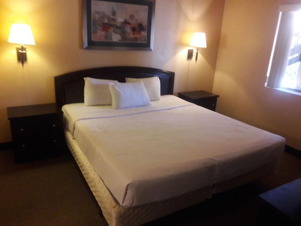 Emerald Suites Las Vegas - photo 10
